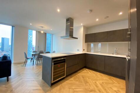 Elizabeth Tower, Chester Road, Manchester photo 3