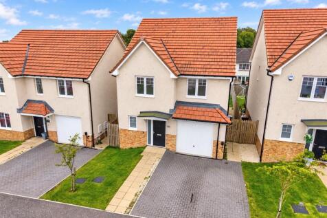15 Adam Crescent NEW-2.jpg