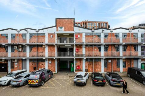 Bayford St Bus' Centre U8 - Low Res 2.jpg