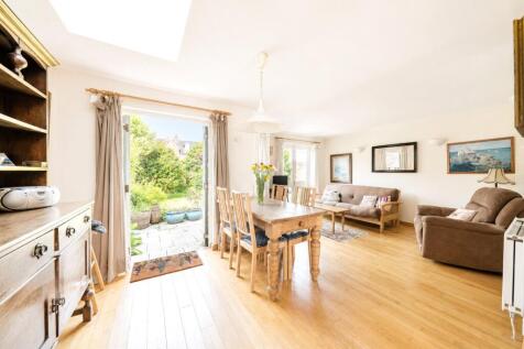 Sitting/Dining Room