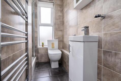 2 Lombard Grove, Bathroom 1