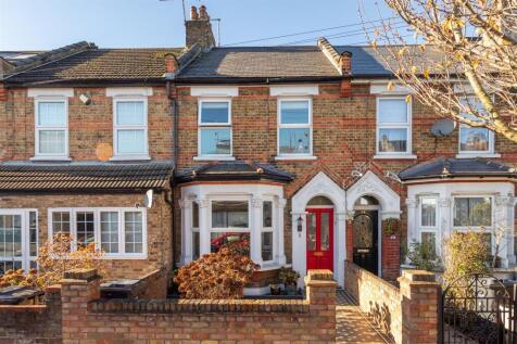 Walpole Road, E18