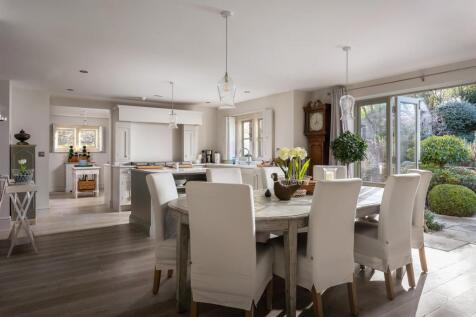 26 - Dovecote Cottage - GL7 5NG - Web.jpg