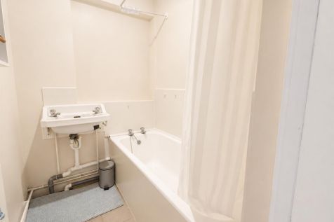 Ground Floor Family Bathroom