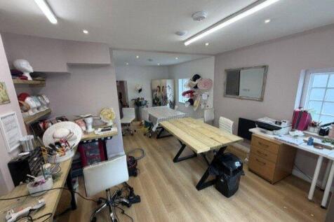 Retail Property (high street) to rent Image 2