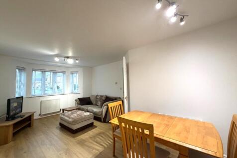 Bathing Place Court, Witney, Oxfordshire photo 3