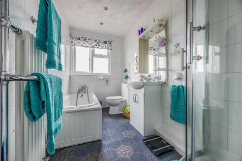 250 Havant Road, Hayling Island-Small-PorticoMarke