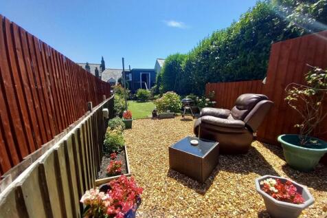 64a Well St Gdn 1.jpg