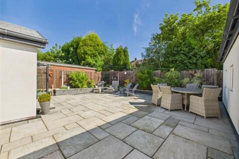 CAM03729G0-PR0042-STILL029