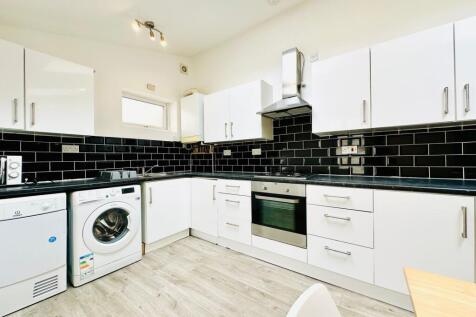 4-bed semi-detached on Osmaston Street, Lenton, £2,340/mo
