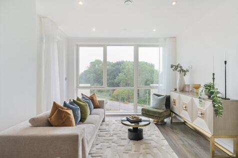 PLOT 37, THE ICON, Living