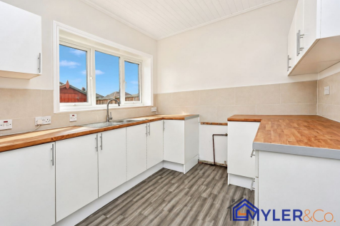 Lower House Lane, Widnes, WA8 photo 4