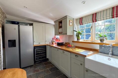 14 Church St Isham-11.jpg