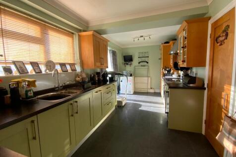 KITCHEN 20'3 x 8'5