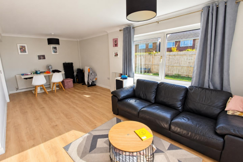 Lounge/Dining Area
