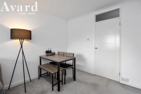 Bruce Avenue, Eleanor Court, 5-007.jpg