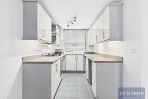Kitchen / Dining Area