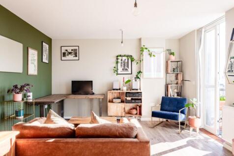 Maypole Court E3