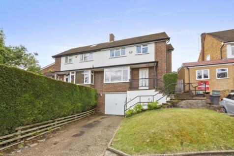 3 Dean Close, HP12 3NS-15.jpg