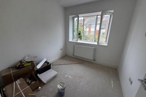 CROMWELL BEDROOM TWO.jpg