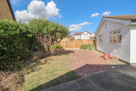 16 FAMBRIDGE DRIVE NEW OUTSIDE-6.jpg