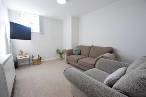 27/28 - Grantavon House - Student Apartment photo 4
