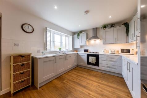 2 Hill Garth Road-001.jpg