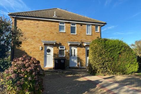 2-bed flat on Waltham Way, Frinton On Sea, £995/mo