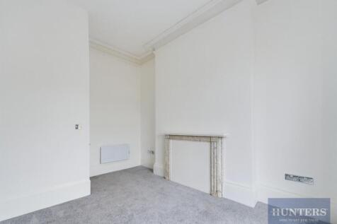 CAM02256G0-PR0122-STILL009.jpg