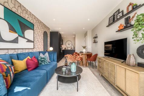 Kew Bridge Rise, 1 Bed show home, living