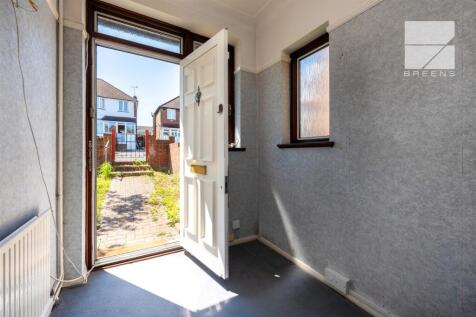 9 Brookhouse Gardens_0002.jpg