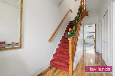 39 Laburnum Grove N21 3HT-1.jpg