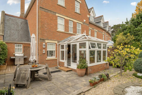 1365613-7-68f2457...