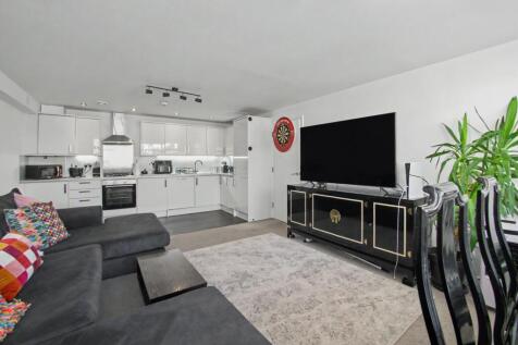 Open plan kitchen/Lounge area
