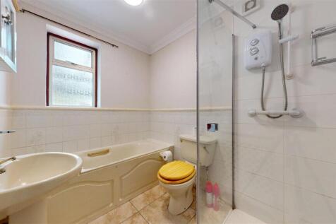 Humber Crescent Bathroom