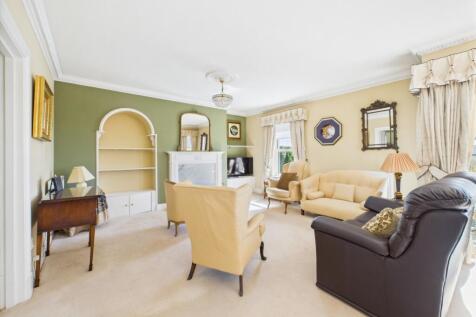 CAM01740G0-PR0385-STILL001