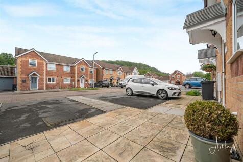 Front garden/parking