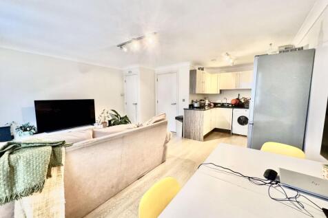 2 bedroom Apartment for rent in E5