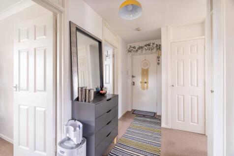 Deacon Court, Dedworth Road, Windsor photo 5