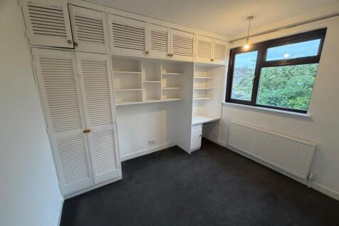 Birkdale Avenue, Romford, Havering photo 5