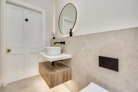 2/6 Bath Street