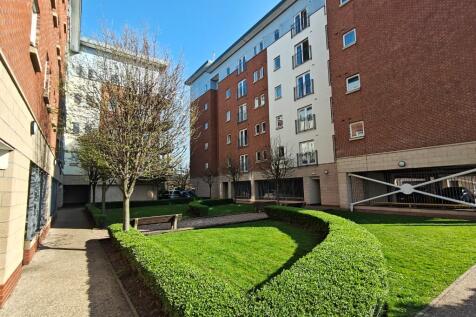 2-bed flat on Elmira Way, Manchester, Greater Manchester, M5, £1,200/mo