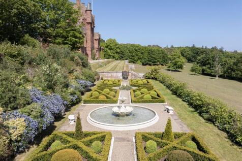 Castle &amp; Formal Garden