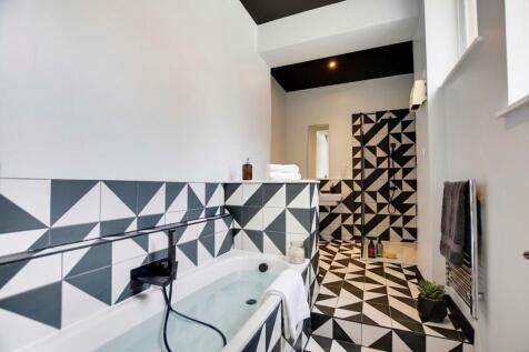 Jack &amp; Jill Bathroom