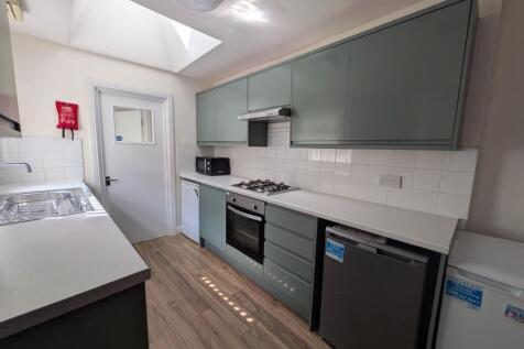 4 Bed - Fingland Road, Wavertree, L15 photo 5