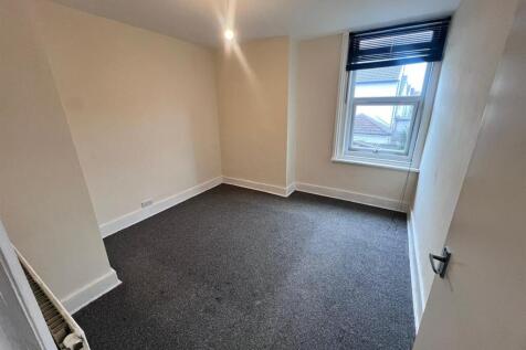 Bedroom 1.jpg
