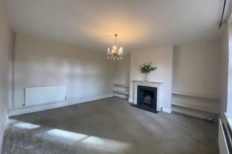 High Road, Manthorpe, NG31 photo 4