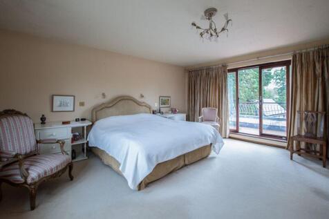 Principle bedroom with balcony