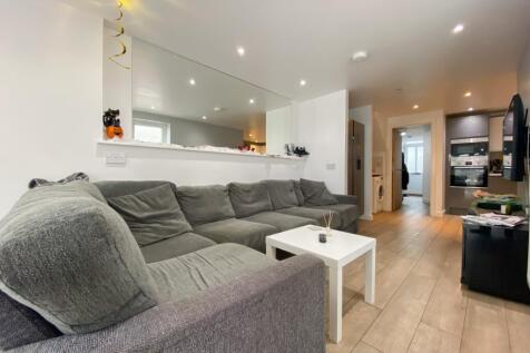 6-bed terraced on Cranbrook Street, Cathays, £3,690/mo