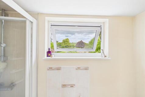 CAM04201G0-PR0085-STILL064